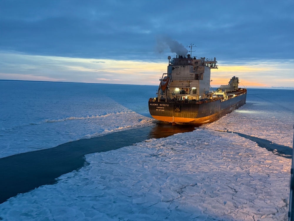 DVIDS – Images – Coast Guard conducts direct assist to motor vessel on Lake Michigan [Image 1 of 2]