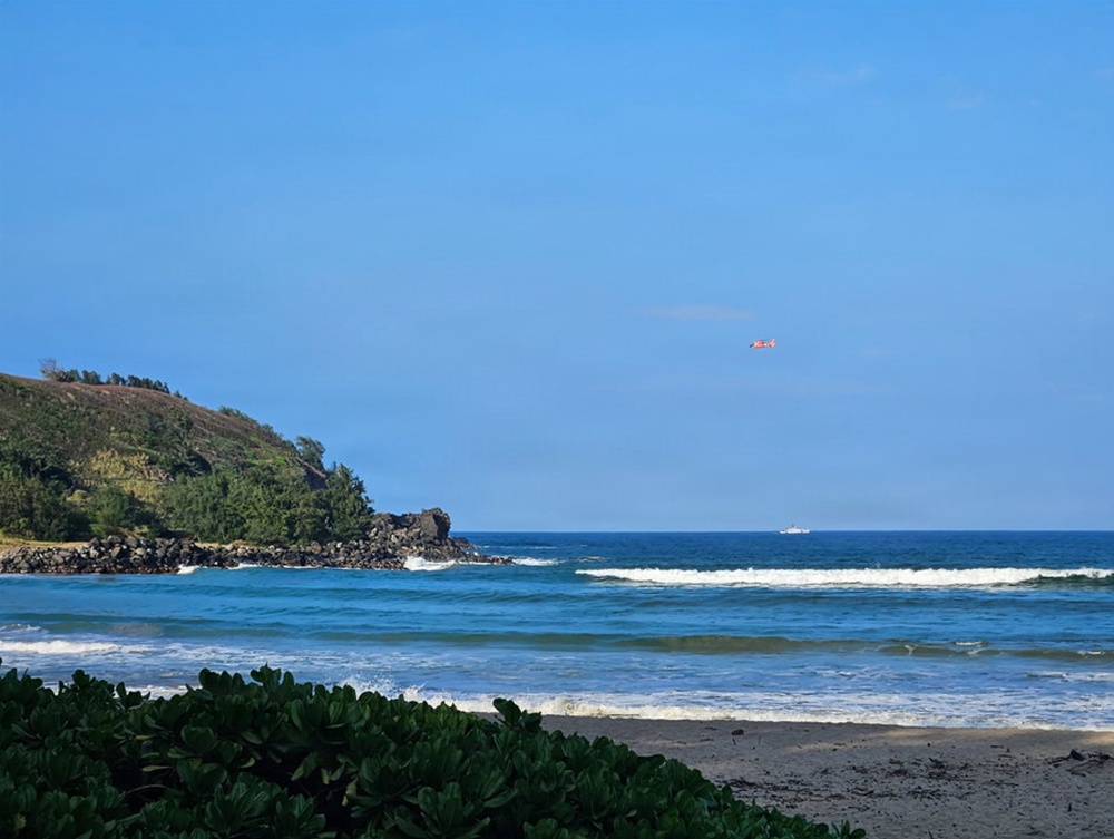 DVIDS – Images – Coast Guard, partners search for missing man off Kauai [Image 1 of 4]